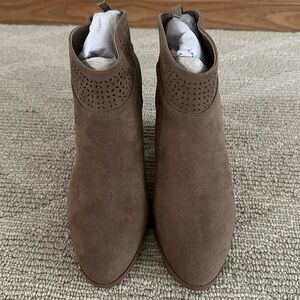 Violet & Red Jackson lazer cut‎ top line bootie​